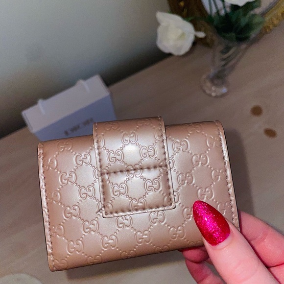 Gucci | Guccissima Enamel Pink Leather Key Holder - Picture 3 of 6